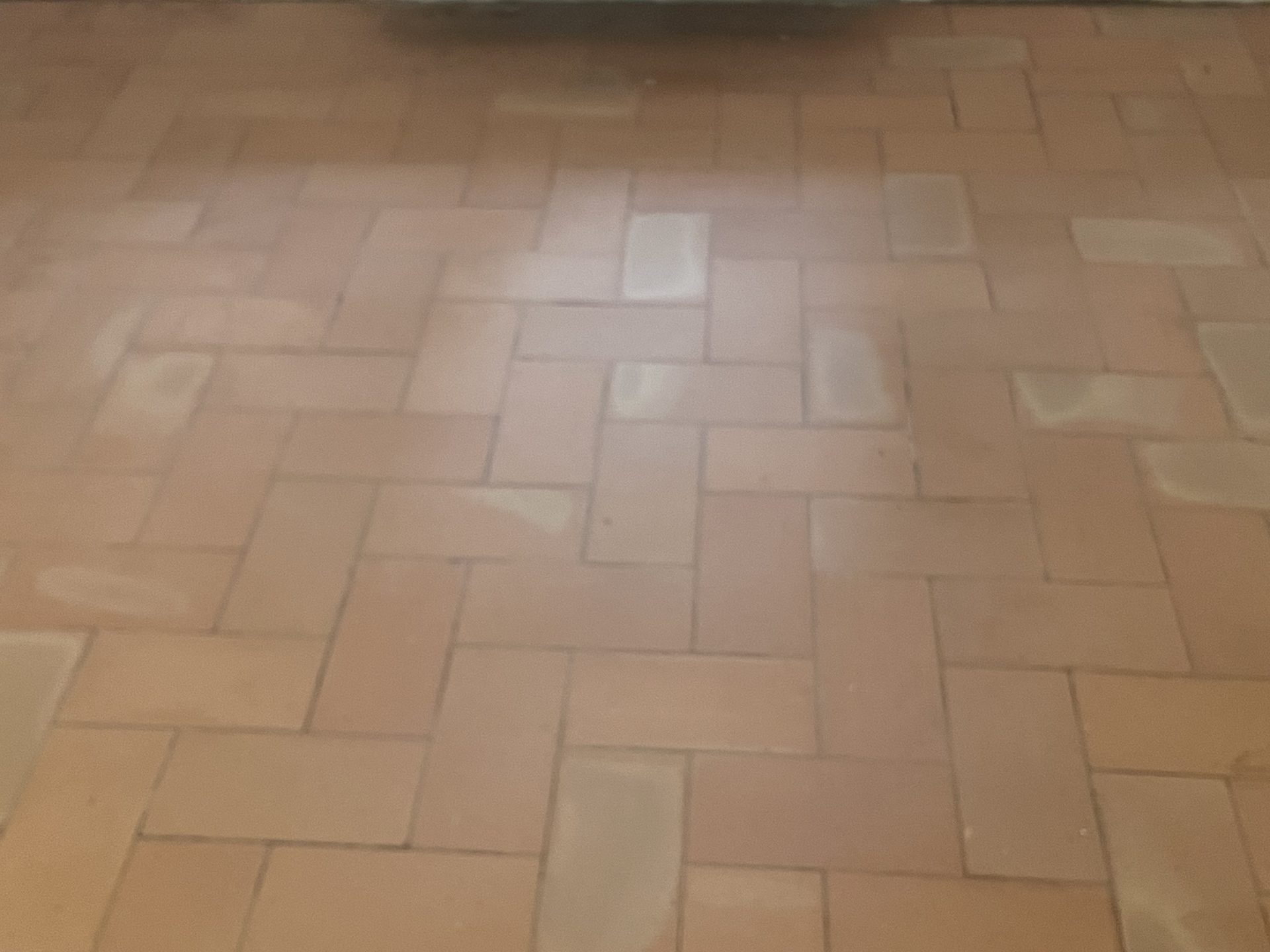 Pavimento in cotto trattato con impregnante dopo levigatura